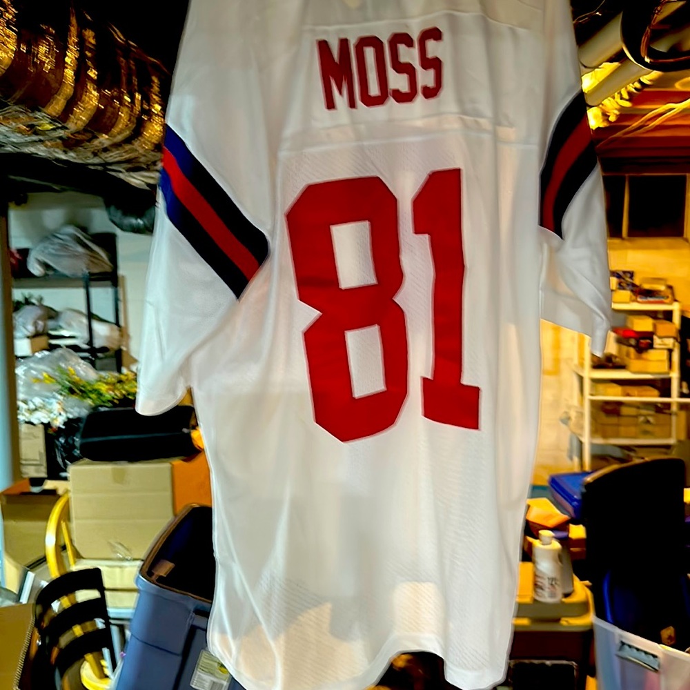 Randy moss jersey with the New England size  X-Large new